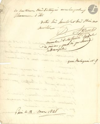 un vieux document écrit posé sur une table