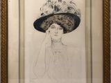 portrait d'une femme coiffée d'un chapeau et ornée de fleurs dans les cheveux