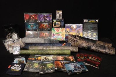 beaucoup de jeux vidéo posés sur une table noire