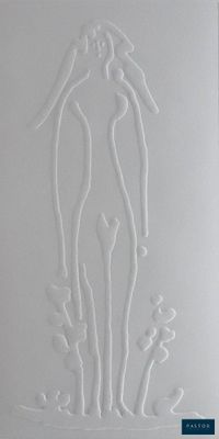 la couverture d'un livre sur laquelle figure le dessin d'une femme et de fleurs