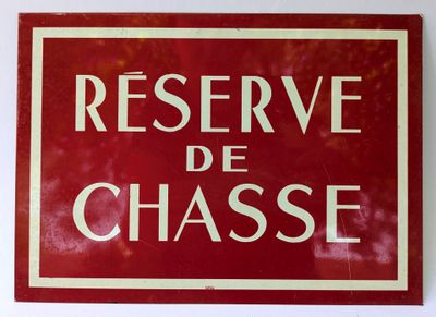 red and white sign on a wall saying reserve de chasse