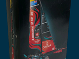 une boîte contenant une maquette de voilier