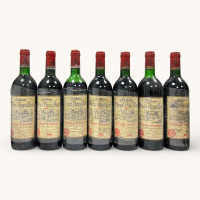 six bouteilles de vin rouge alignées