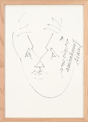 un dessin représentant le visage d'un homme, dans un cadre en bois