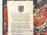 un livre avec l'image d'un blason