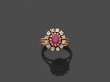 une bague à rubis et diamants