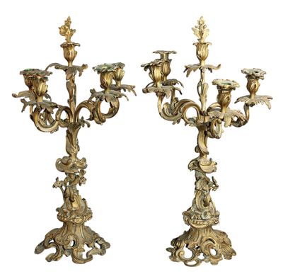 paire de candélabres anciens en laiton avec oiseaux et fleurs