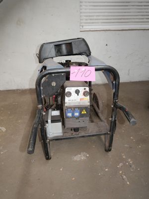 une petite machine qui se trouve dans le garage