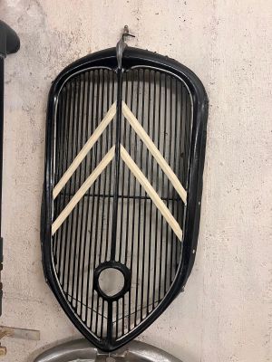 an image of a grill with a grill grate attached to it