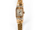 une montre-bracelet de femme ornée de diamants
