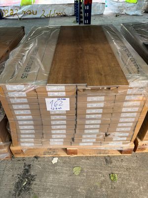 Lot d'environ 98,23 m² de dalles PVC homogènes, format 608 ×…