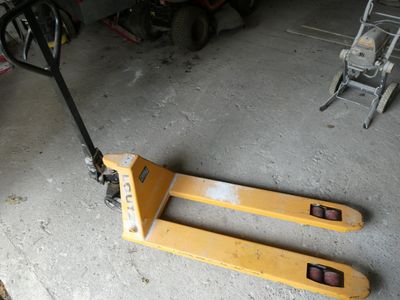 a pallet that is sitting in the garage