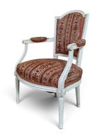 Fauteuil cabriolet en bois naturel relaqué blanc, les pieds …