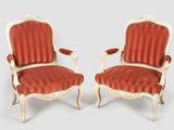 paire de fauteuils de style Louis XV avec assises rembourrées de velours rouge