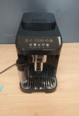 Machine expresso automatique avec broyeur De'Longhi Magnific…