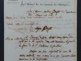 un gros plan d'un morceau de papier sur lequel on a écrit
