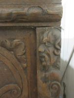 Coffre en chêne mouluré et sculpté, angles aux cariatides - … (photo 5)