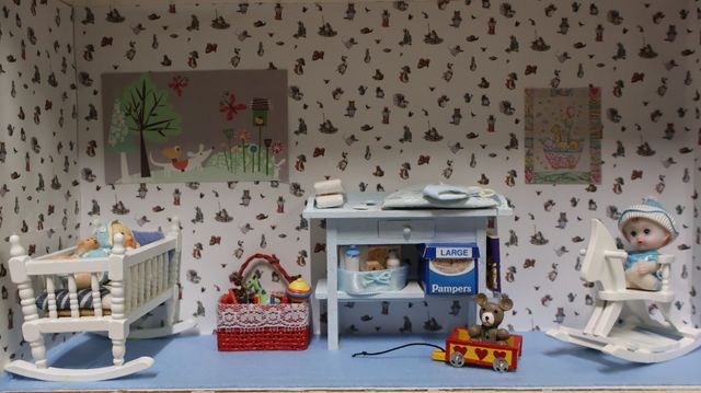Diorama. Composition miniature, dans une vitrine en bois, vitre e...