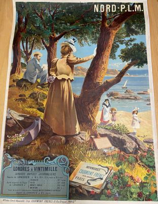 une affiche représentant une femme debout devant un arbre