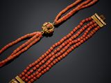 un ensemble composé d'un collier et d'un bracelet en corail et or