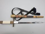 un couteau et un porte-couteau sur une table