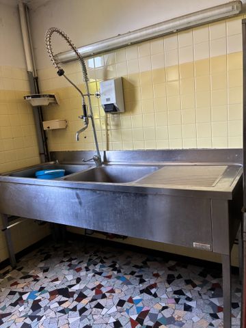 Plonge inox 2 bacs égouttoir droit avec douchette 