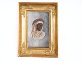 un tableau représentant une femme portant un foulard, accroché au mur