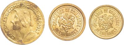 trois types de pièces d'or sur fond blanc
