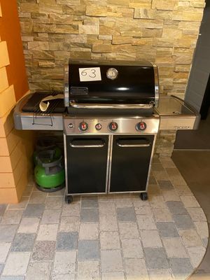 an image of a bbq with two burners on it