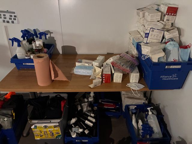 Stock d’accessoires pharmaceutiques et hygiène (consommables)/ ma...