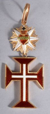 une image représentant une croix sur laquelle figurent un cœur et une autre croix
