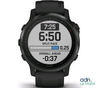 gros plan d'une montre intelligente sur fond blanc