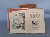 un livre ouvert sur une page où figure le dessin d'une forêt