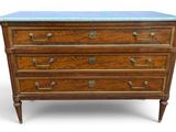 commode ancienne avec dessus en marbre et poignées en laiton