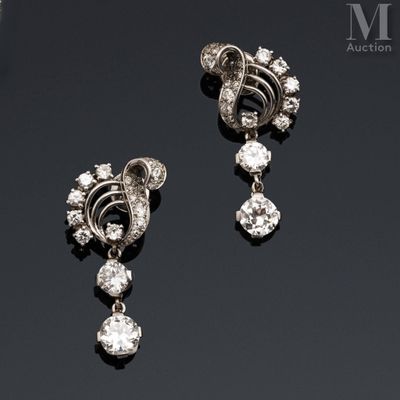 Pendants d'oreilles diamants Paire de pendants d'oreilles en…