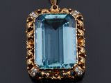un pendentif en aigue-marine et diamants
