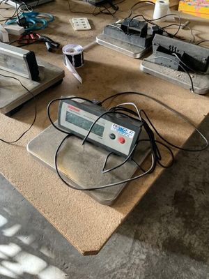 Ensemble soit : - 3 balances de marque SOEHNLE, modèle 2755