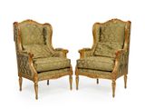 paire de fauteuils en bois sculpté de style Louis XV