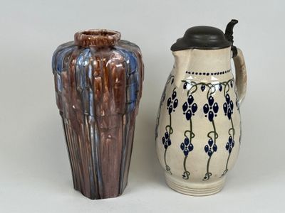 Lot comprenant : - un pichet en céramique à décor émaillé de… - Photo 1