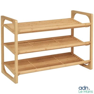 étagère à chaussures en bois comportant trois étagères superposées