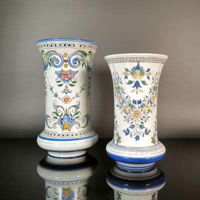 two vases that are sitting on a table