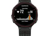 La montre GPS Garmin est posée sur une surface blanche