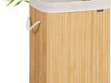 un panier à linge en bois muni d'un couvercle et de poignées en bambou