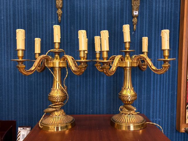 Paire de candélabres en bronze à 5 lumières de style Louis XVI. H...