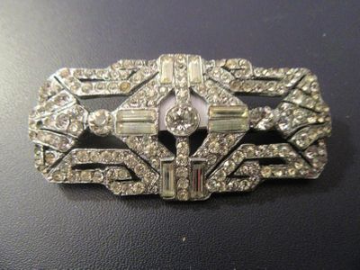BROCHE DE STYLE ART DECO EN METAL + PIERRES - Longueur…