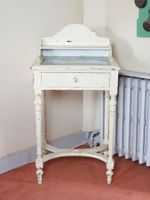 PETITE COIFFEUSE d'enfant en bois mouluré, sculpté et laqué … (photo 4)