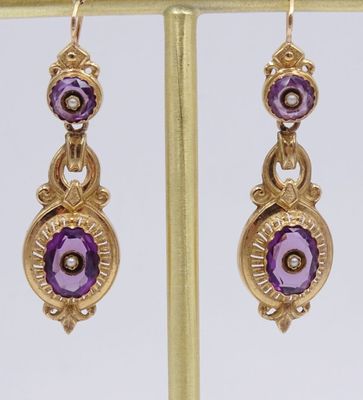 paire de boucles d'oreilles en améthorate et diamants, montées sur un support plaqué or
