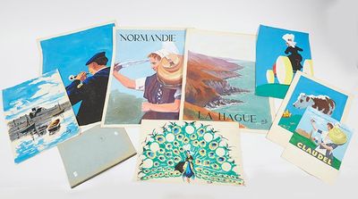 beaucoup de cartes postales posées sur une table blanche