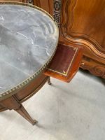GUÉRIDON en bois, dessus de marbre bleu turquin, ouvrant par… (photo 4)