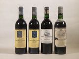quatre bouteilles de vin sont alignées sur une table